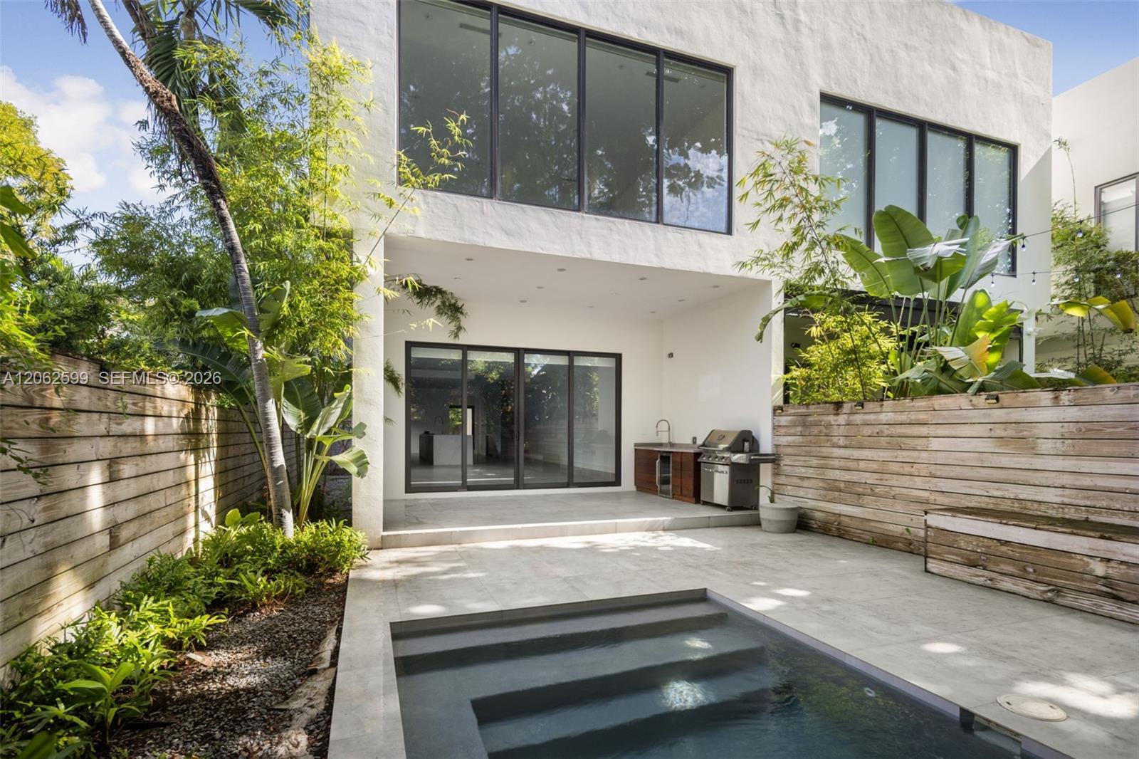 Building Photo - 2992 Coconut Ave