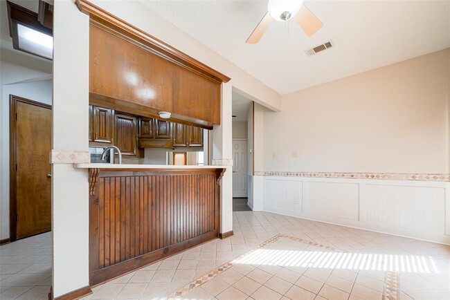 Building Photo - 606 Misty Creek Dr