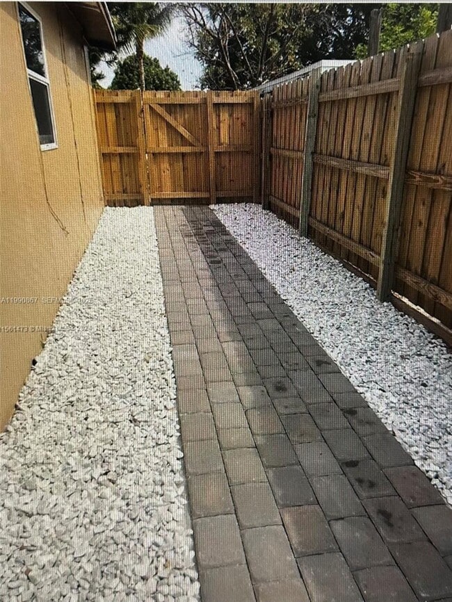 Building Photo - 320 Ipswich St