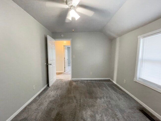 Building Photo - PRELEASING for AUGUST! Close to Campus