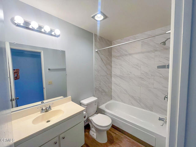 Building Photo - 951 Warwick Ave