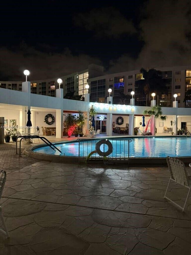 Building Photo - 2731 NE 14th Street Causeway