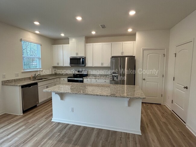 Building Photo - 403 St Clair Dr