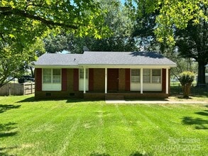 Building Photo - 821 Brookwood St