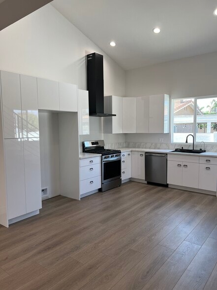 Building Photo - 14939 Tuba St