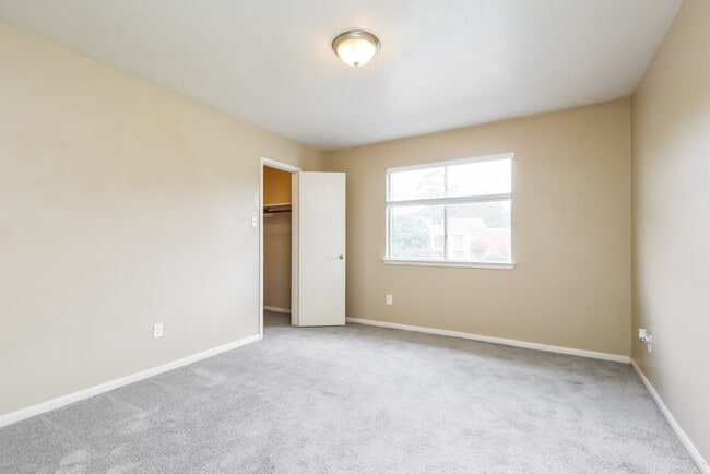 Building Photo - 3015 Cinnamon Glen Dr