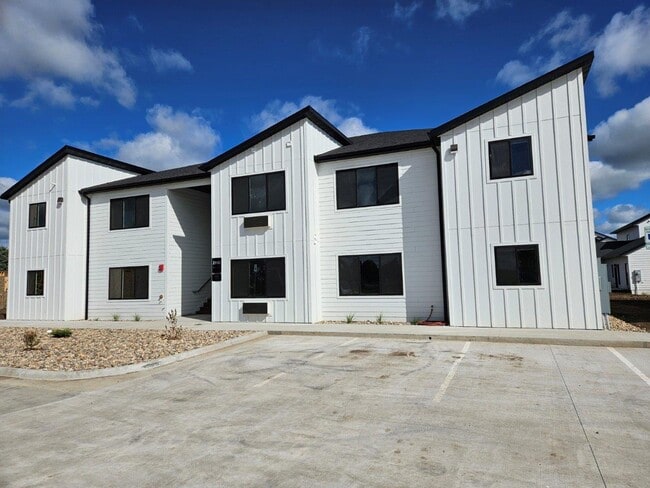 Building Photo - The Links