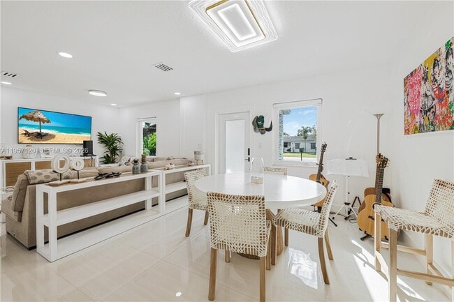 Building Photo - 7235 SW 39th St