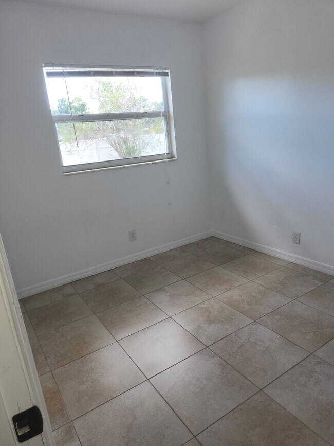 Building Photo - 4901 S 85th St