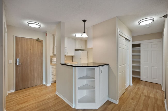 Building Photo - Heritage Park Apartments