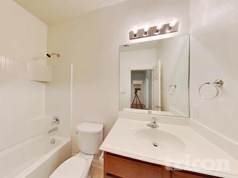 Building Photo - 2048 Cone Flower Dr