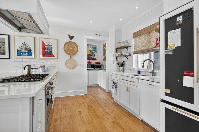 Building Photo - 25 Soundview Ave
