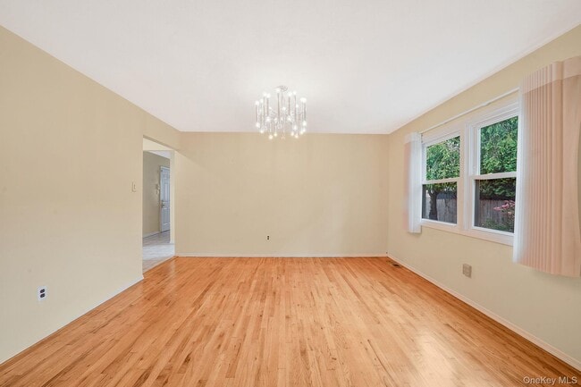 Building Photo - 386A Glen Cove Ave