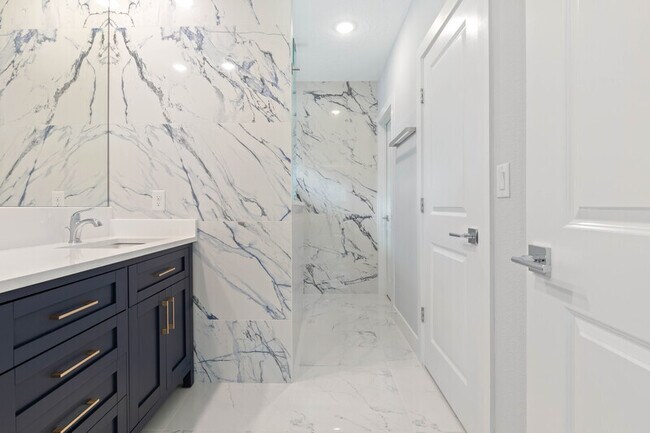 Building Photo - 4 Karl Ct