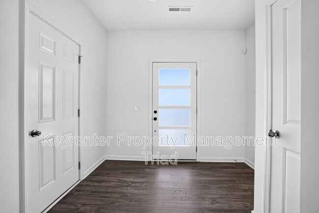 Building Photo - 3012 Highlander Pt