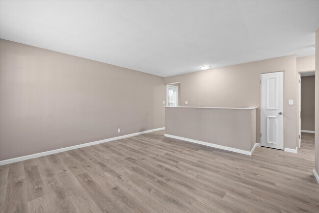 Building Photo - 19 Manor Dr