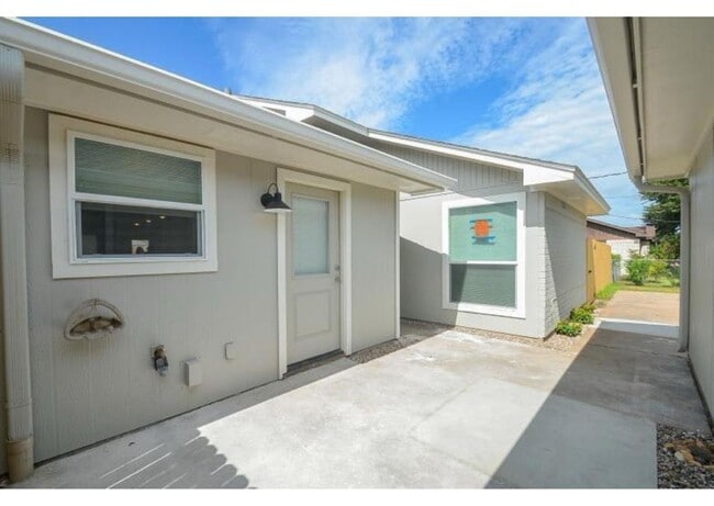Building Photo - 6315 Bowers St
