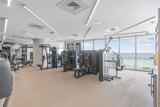 Building Photo - 17121 Collins Ave
