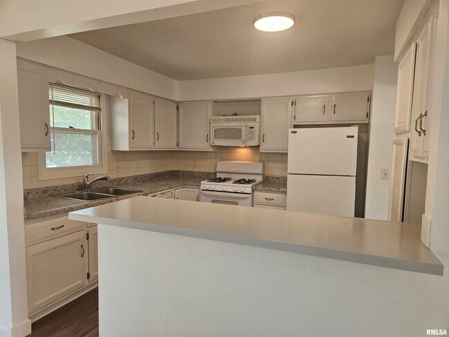 Building Photo - 2530 Saint John Ct