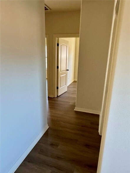 Building Photo - 938 Kensington Dr