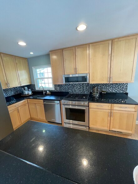 Building Photo - 7603 Cosgrove Pl