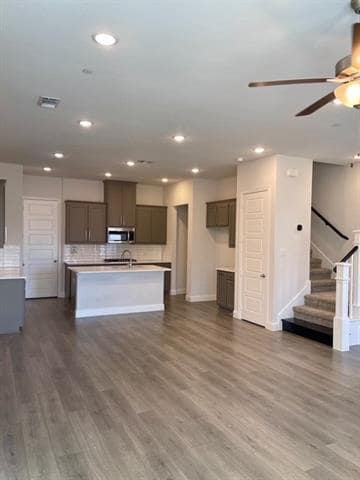 Building Photo - 4929 Barcelona Ave