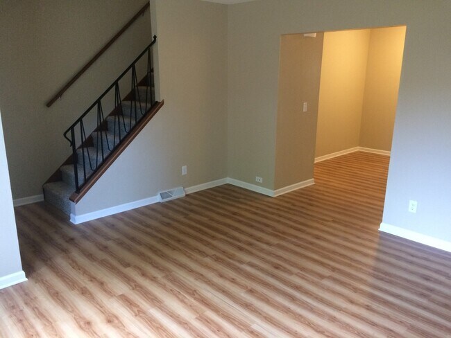 Building Photo - Updated Madison West townhomes - stainless appliances and many other upgrades