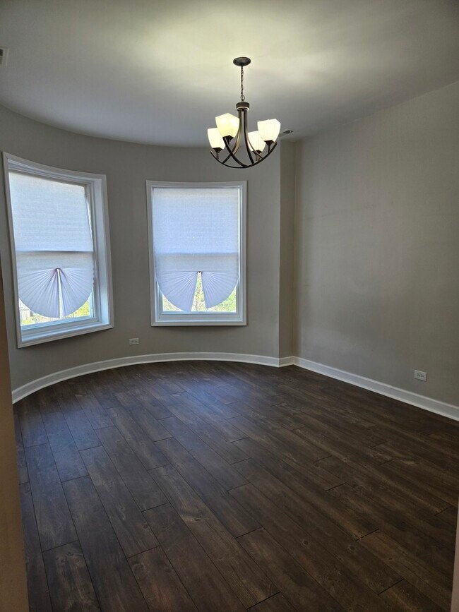Building Photo - 4749 S Prairie Ave