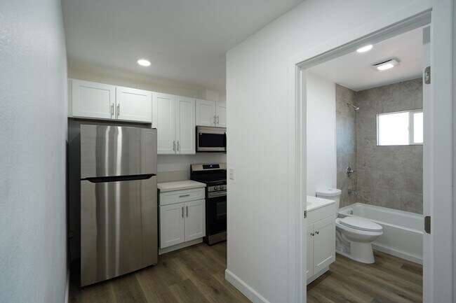 Building Photo - Dracaea Avenue