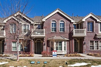 Building Photo - Amazing Lone Tree Home!