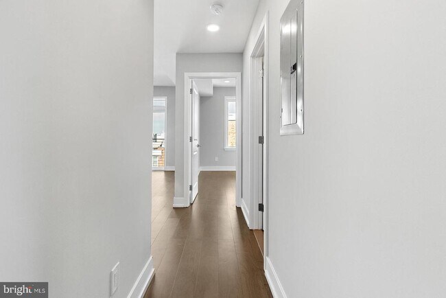Building Photo - 1221 E Berks St