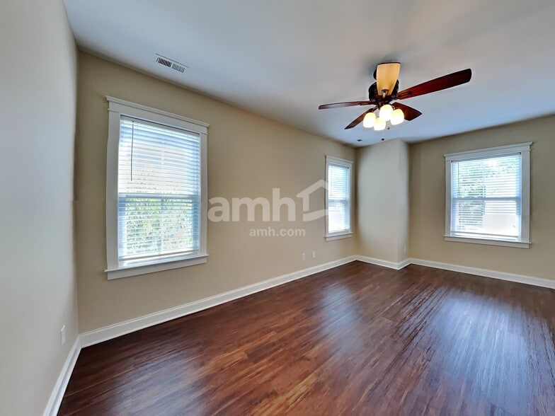 Building Photo - 155 Water Oak Dr