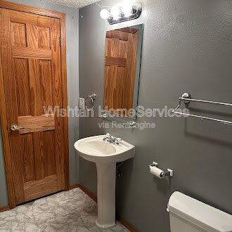 Building Photo - 948 Oakview Dr