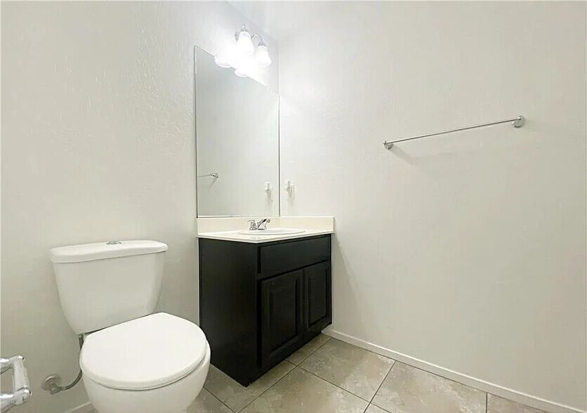 Building Photo - 7629 Jasmine Falls Dr