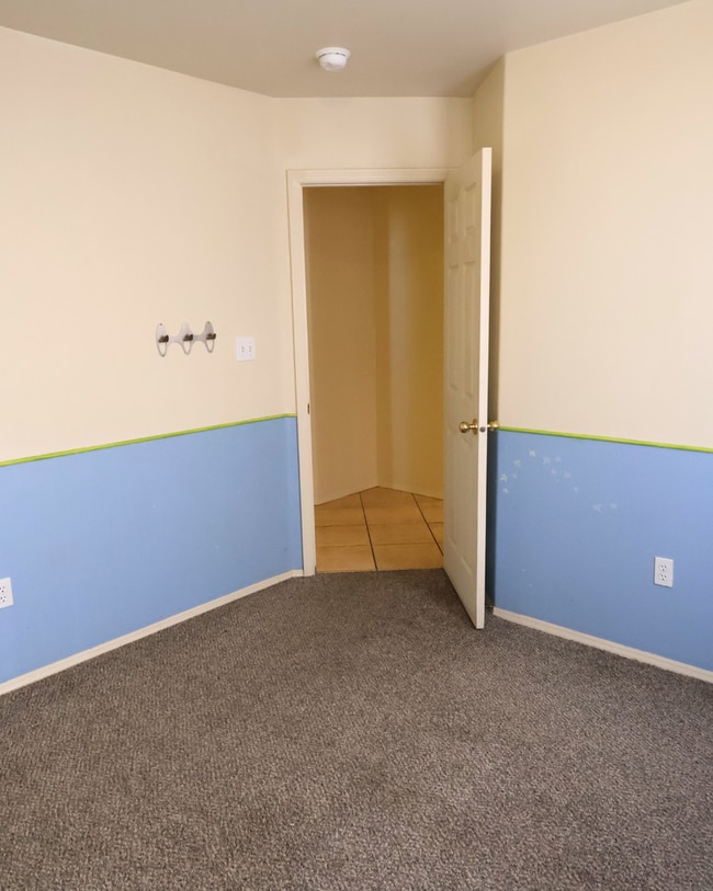 Building Photo - Spacious Beautiful 4-bedroom, 2-bath single-family home in Northwest Bakersfield, Move In Today!