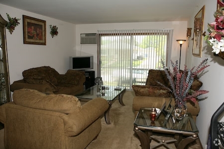 Living Room - Deer Trail Apartments