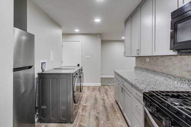 Building Photo - 1086 N Northwest Hwy