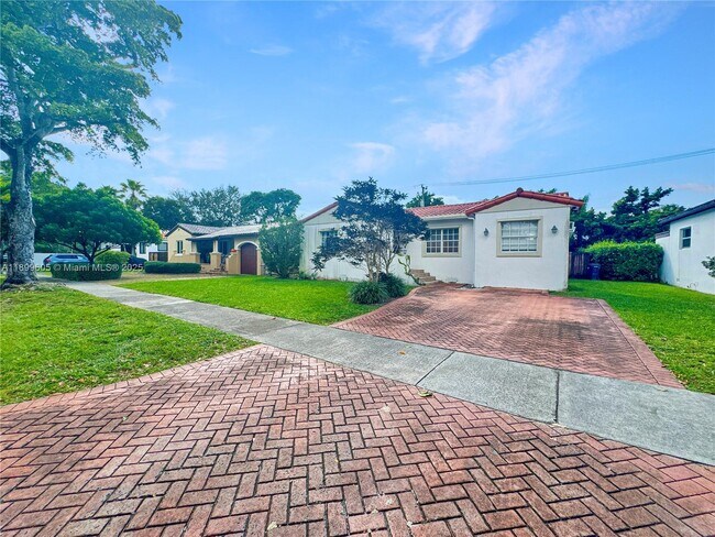 Primary Photo - 5760 SW 10th St