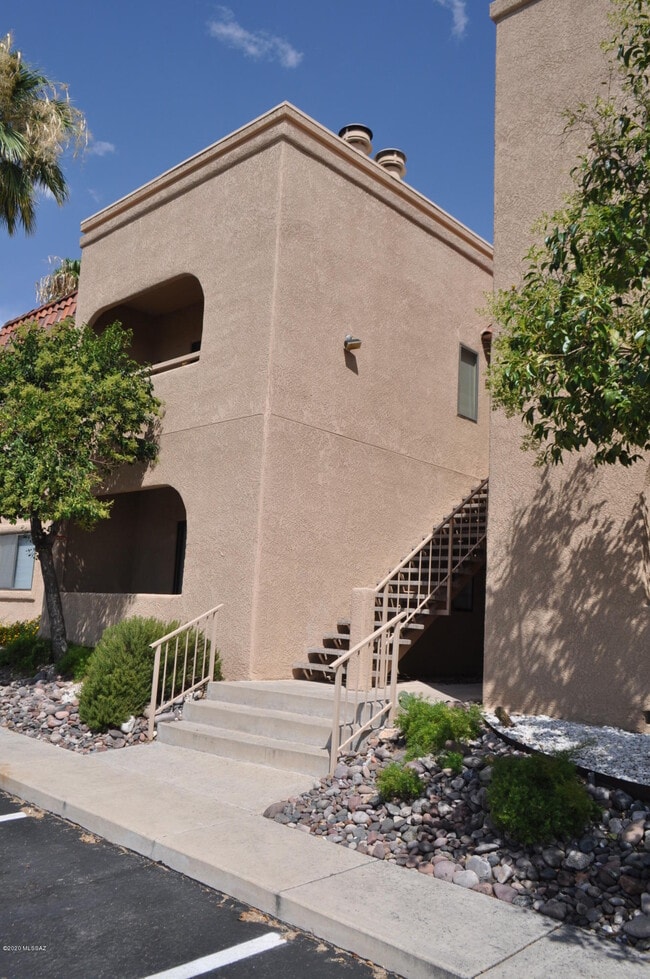 Building Photo - 5750 N Camino Esplendora
