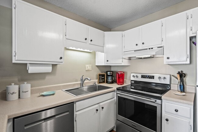 Building Photo - Snowbird Rental