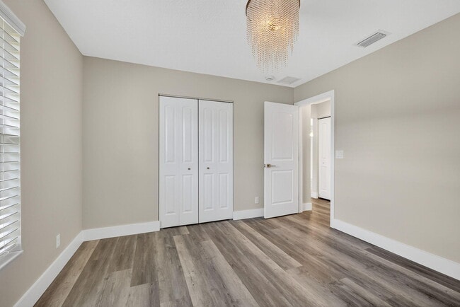 Building Photo - 316 La Mancha Ave
