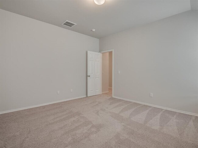 Building Photo - 1009 S Colt Ln
