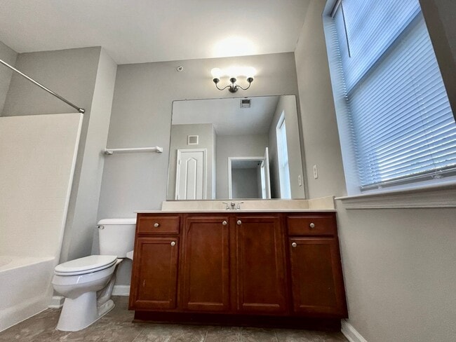 Building Photo - 2 Bedroom Condo w/Open Floor-Plan & Stainless Steel Appliances! Some Utilities Included!