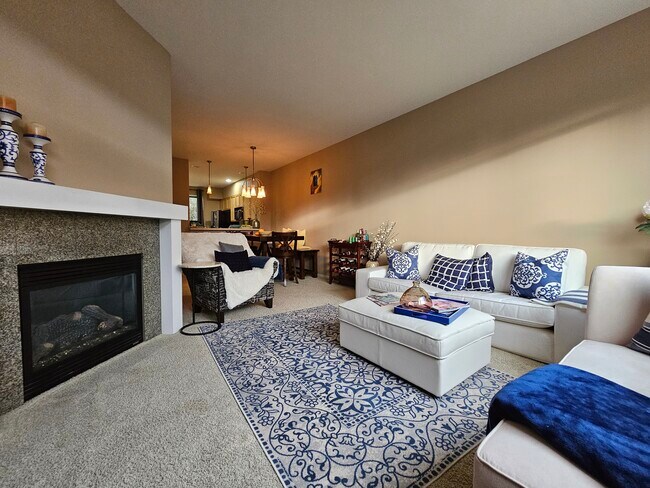 Gas fireplace - 12231 NE 109th Pl