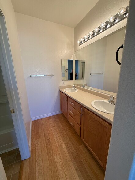 Building Photo - 10187 Sunshine Village Pl