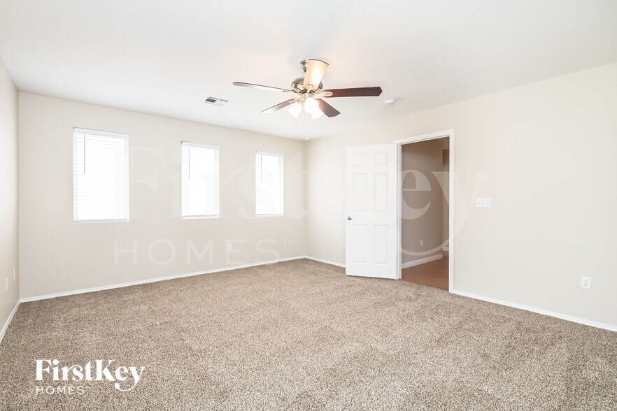 Building Photo - 5717 Old Colony Dr