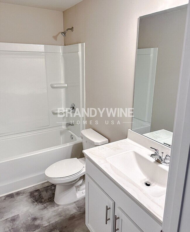 Building Photo - LUXURY COMMUITY! CRESTVIEW at Towne Lake!!...