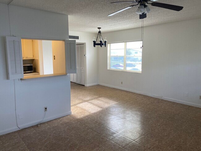 Building Photo - 209 Norwich I