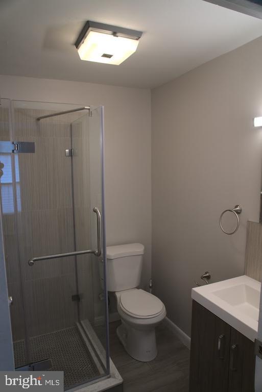 Building Photo - 410 Monmouth St