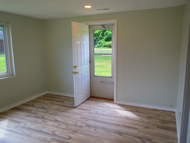 Building Photo - 5933 Blossman Rd